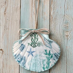 hanging shell decoration decoupaged sealife with aqua 11-13cm with jute ribbon