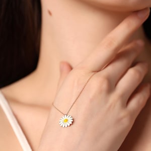 Dainty Daisy Pendant Necklace, Floral Handmade Jewelry, Minimalist Daisy Charm Necklace , Sterling Silver Jewelry for Women, Cute Daisy Gift