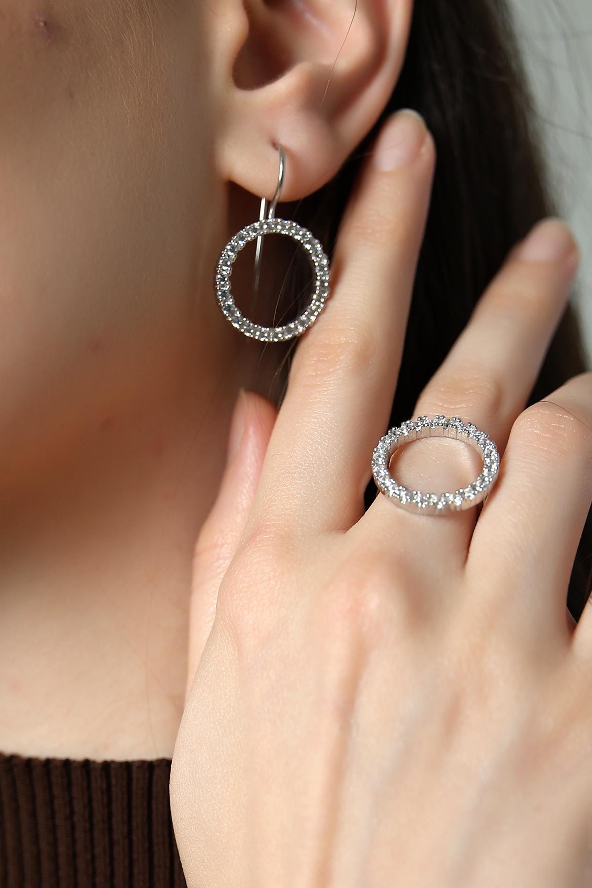 Orecchini Halo Placcati Oro Rosa Con Cristalli Zircondia – Philip Jones, Eleganza Da 10 Mm