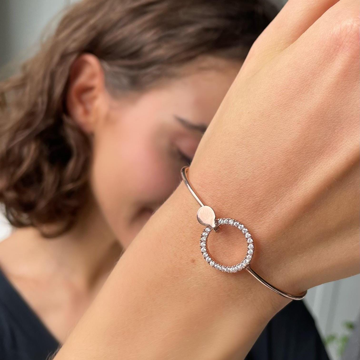 Bracciale Rigido In Filigrana Placcato Oro Rosa Con Zirconi Cubici, Gioiello Elegante Donna
