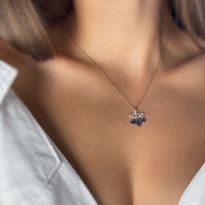 Silber Schneeflocke Halskette, moderner Look Multicolor Kubikzircon Anhänger, Winter Geschenk, Schneeflocke handgemachter Schmuck,