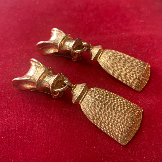 CHRISTIAN DIOR 1970s TASSEL Gold Earrings Clip - image 1