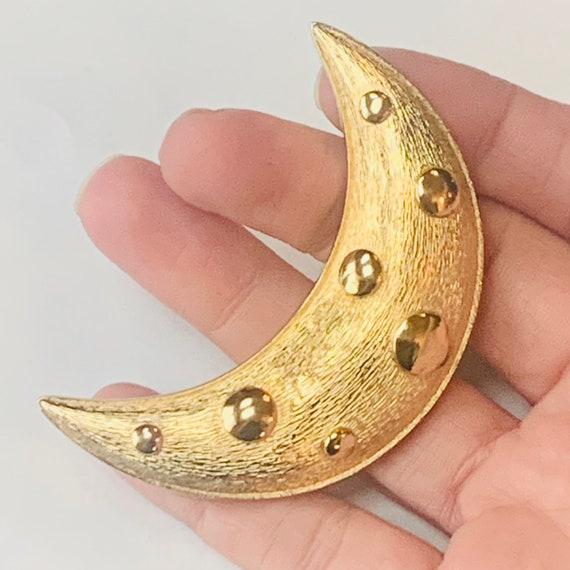 CHRISTIAN DIOR large moon textured gold brooch pi… - image 1