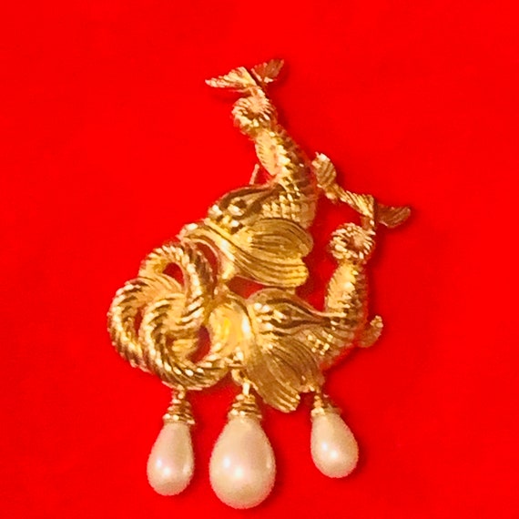 CHRISTIAN DIOR Koi Fish Drop Faux Pearl Gold Tone… - image 2