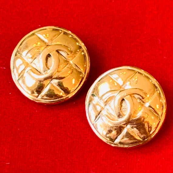 CHANEL Metal Quilted CC Round Clip On Earrings Gold 1314754