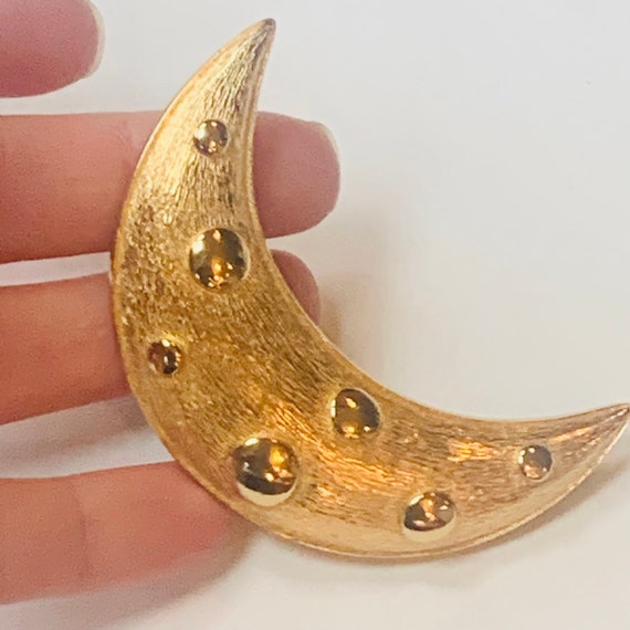 CHRISTIAN DIOR large moon textured gold brooch pi… - image 2