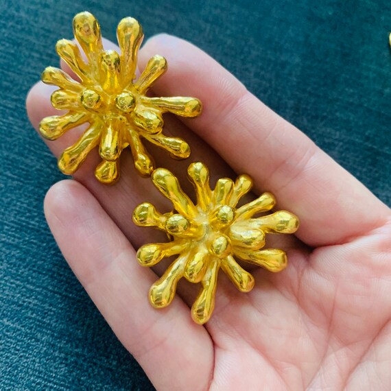 CHRISTIAN LACROIX Anemone Gold vintage earrings f… - image 1