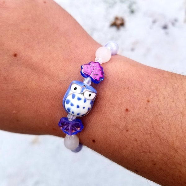 Periwinkle Owl Bracelet / periwinkle frosted beaded owl bracelet with pink/purple maple leaves