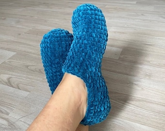 Crochet slippers in Bernat Yarn