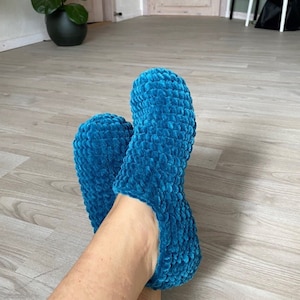 Crochet slippers in Bernat Yarn