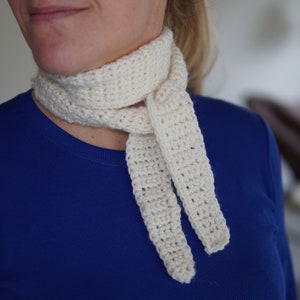 スタイリッシュなネックスカーフ（SOPHIE SCARF にインスパイアされた）かぎ針編みチュートリアル - PDF パターン - 簡単なかぎ針編み - かぎ針編みのスカーフ