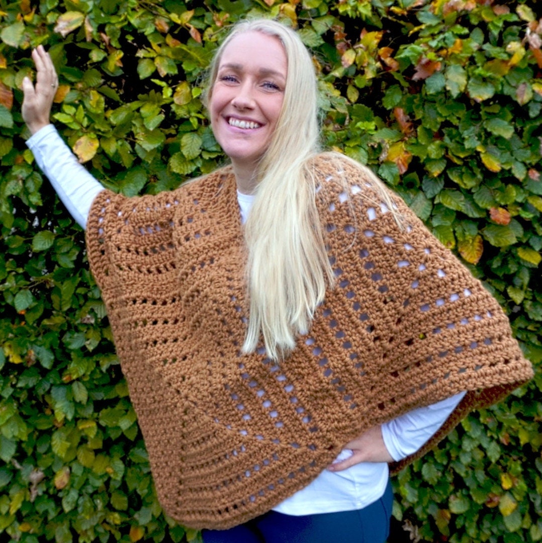 おばあちゃんスクエアのかぎ針編みポンチョのパターン：初心者向け