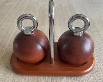 TEAK Nissen Denmark - Bodum. Salt and Pepper Teak set. Modern Salt & Pepper grinders. Bodum Design.