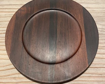 Plaque de recouvrement Quistgaard en palissandre . Plat moderne du milieu du siècle pour un usage quotidien ou pour une décoration rétro.