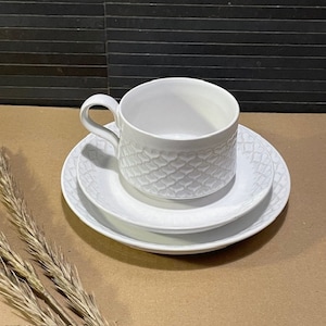 Quistgaard White Palet Cordial Trio Set. Cup, Saucer and Cake Plate - Danish Design Mid century Tea serving. Produced by Bing & Grøndahl.