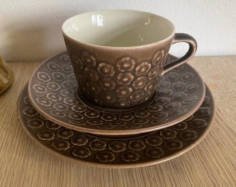 Ensemble trio Umbra de Quistgaard. Tasse et soucoupe - Design danois Service à thé moderne du milieu du siècle. Produit par Kronjyden, Danemark