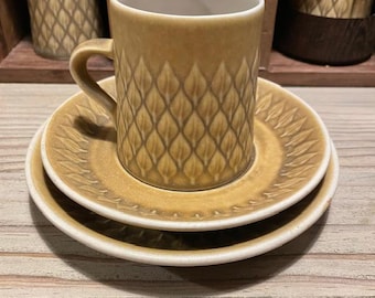 Bing et Grondahl - Service à café Trio Relief Quistgaard. Ensemble moderne du milieu du siècle pour un usage quotidien ou une décoration rétro. Conception et production danoises