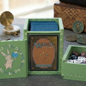Magnetic Commander Deck Box – Ms. Bumbleflower "Peace Offering" Meadow Green TCG Vault – Toploader Display