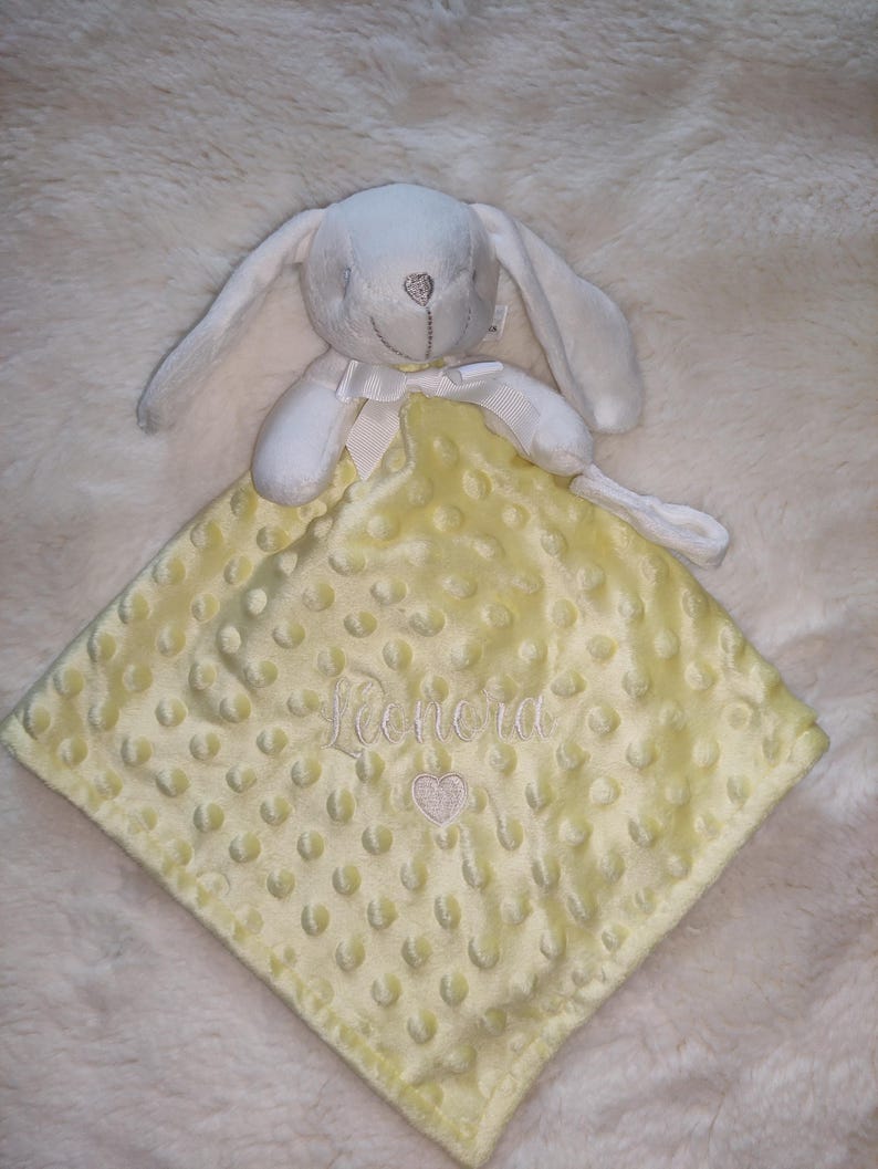 Personalized Baby Comforter: Rabbit, Lamb or Teddy Bear – Embroidered Name – Pacifier Clip or Rattle – Newborn Gift Lapin Jaune