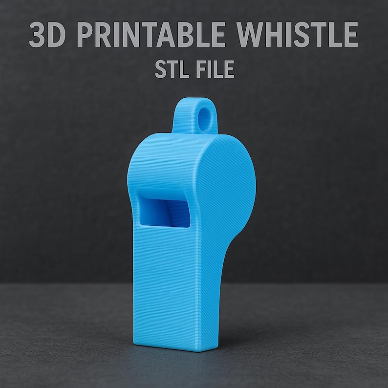Puede incluir: Un silbato azul claro impreso en 3D con un lazo y una abertura rectangular. El texto "3D PRINTABLE WHISTLE STL FILE" se muestra en blanco en la parte superior. El silbato est&aacute; sobre un fondo gris oscuro.