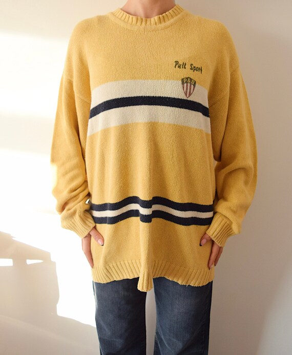 Pull and top bear yellow jumper