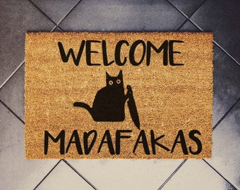 Bienvenue à Madafakas | Ne laissez pas sortir les chats ou les flics dans le paillasson drôle de chat - cadeau pour les amoureux des animaux - paillasson de bienvenue - paillasson de chat personnalisé,