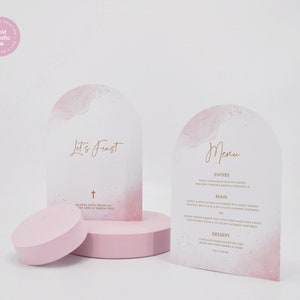 Rosa Bogen Menükarte - Die Rosenquarz-Kollektion Gedruckte Taufkarte Baby Mädchen Taufe Personalisierte Minimalistische Menü- und Name-Tischkarte