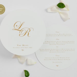 Cardápio circular/redondo. Papelaria impressa para casamento, fonte metálica dourada chique, cardápio redondo, menu minimalista personalizado e local com nome.
