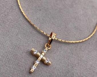 Collar de cruz, Collar de cruz diminuta, Collar de mini cruz, Cruz delicada, Collar de cruz delicada, Regalo para ella, Religioso, Cruz pequeña