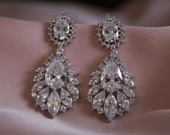 Bridal chandelier earrings wedding accessories bridal jewelery bridal dress bridal hair comb bridal hair pin