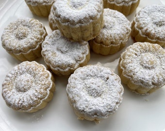 Lebanese Maamoul Cookies: Freshly Made with Walnuts, Pistachio, or Dates (20 Pieces)