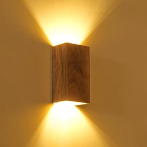 Naturholz Wandleuchte, Moderne Schlafzimmer Walnuss Wandleuchte, Plug-In Nachttisch Wandleuchte, Rustikale Wandleuchte für Eitelkeits Beleuchtung, Wiederaufladbare Wandleuchte