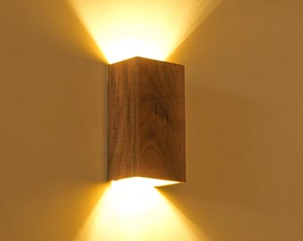 Aplique de madera natural, moderno aplique de pared de nogal para dormitorio, lámpara de noche enchufable, aplique rústico para tocador, lámpara de pared recargable.