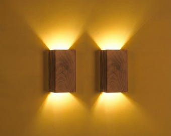 Lot de deux appliques murales en noyer massif, applique murale en bois rustique, applique murale moderne, applique murale de chambre à coucher industrielle, applique de chevet enfichable