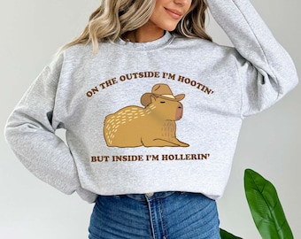 En el exterior soy Hootin pero por dentro soy Hollerin Capybara sudadera divertida meme camisa occidental salud mental camisa irónica ansiedad extraña