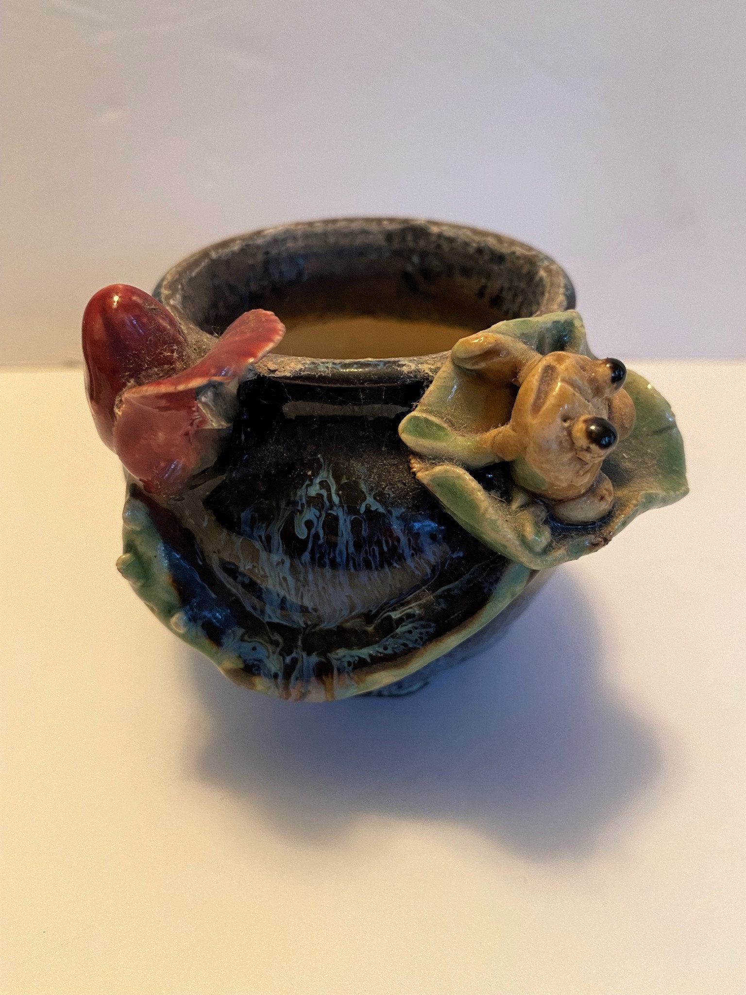 Primitive small ceramic vase with a little frog sitting on the lillypad and dark pink flower 3 1/2 x 3 1/2 Primitive small ceramic vase with a little frog sitting on the lillypad and dark pink flower 3 1/2 x 3 1/2