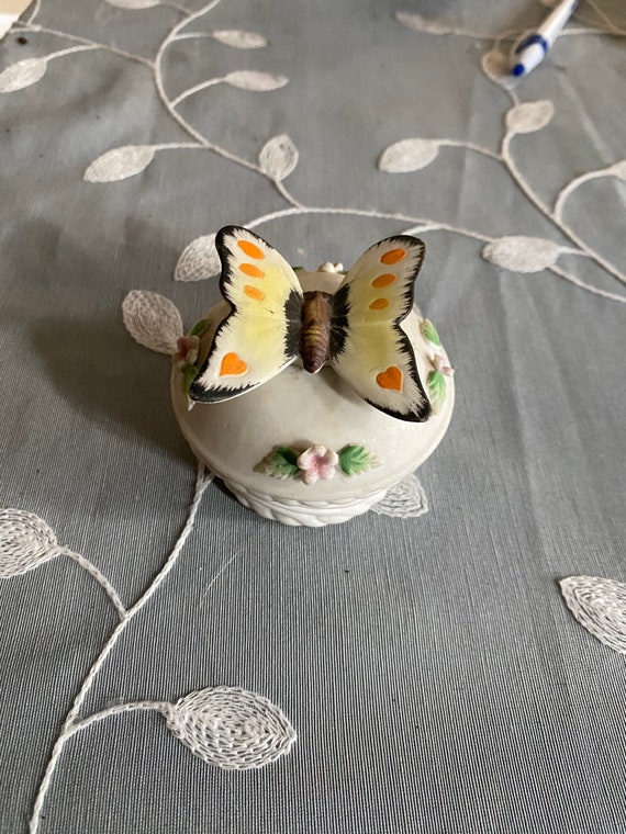 Fenton Porcelain Butterfly trinket box - image 5