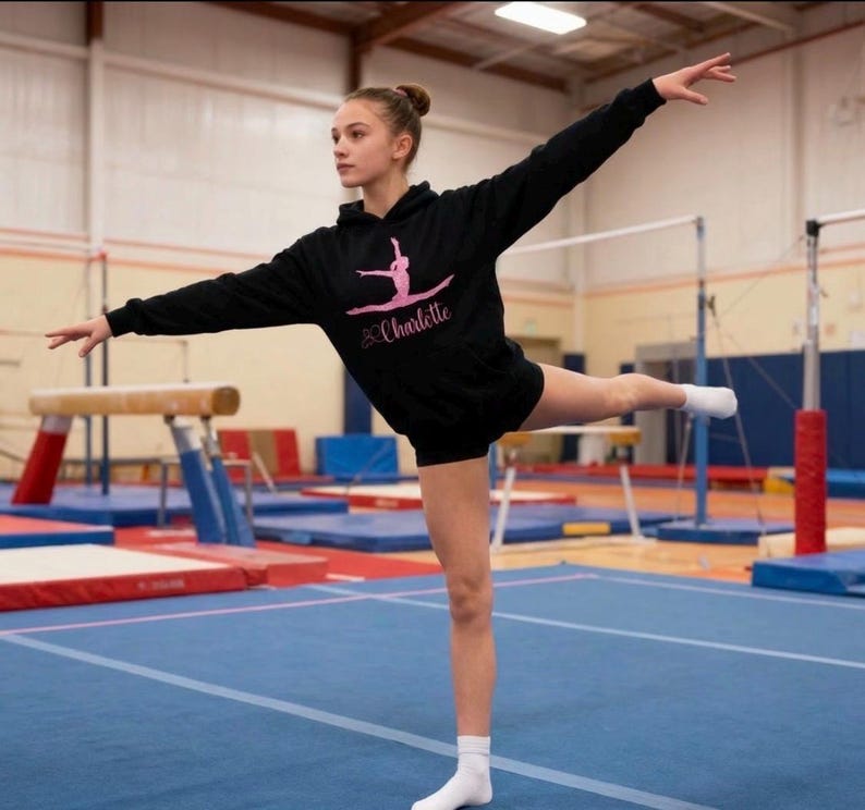 Sudadera de gimnasia infantil personalizada / Sudadera de gimnasia para niñas / Camiseta de gimnasta con nombre personalizado / Sudadera con capucha o sudadera con capucha y bolsa de regalo imagen 1