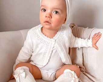 boléro, pull en tricot pour filles, cardigan à un bouton, tricot pour bébé, fille de fleur pour tout-petit, baptême, Noël, idée cadeau d'anniversaire