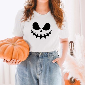 Halloween Pumpkin Shirt, Funny Cute Pumpkin Halloween Fall T Shirt For Girls, Boys & Women, Halloween Shirt, Halloween Girl Shirt, Funny Tee afbeelding 2