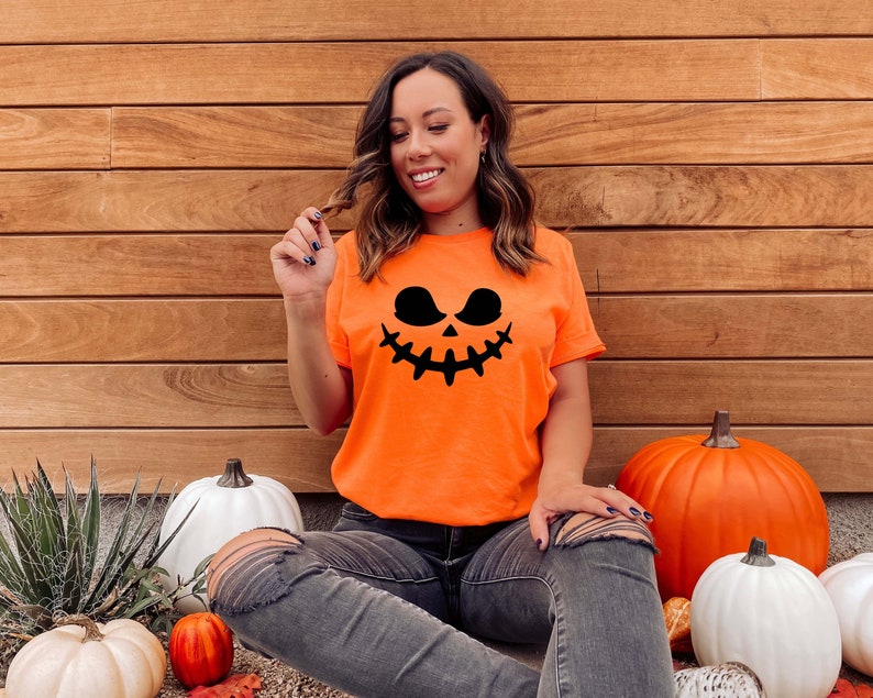 Halloween Pumpkin Shirt, Funny Cute Pumpkin Halloween Fall T Shirt For Girls, Boys & Women, Halloween Shirt, Halloween Girl Shirt, Funny Tee afbeelding 3