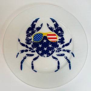 Patriotic Red, White, and Blue Crab Party Disposable Plastic Plates (8 pcs) Perfect for 4th of July Celebrations, Party Plates, and Favors.