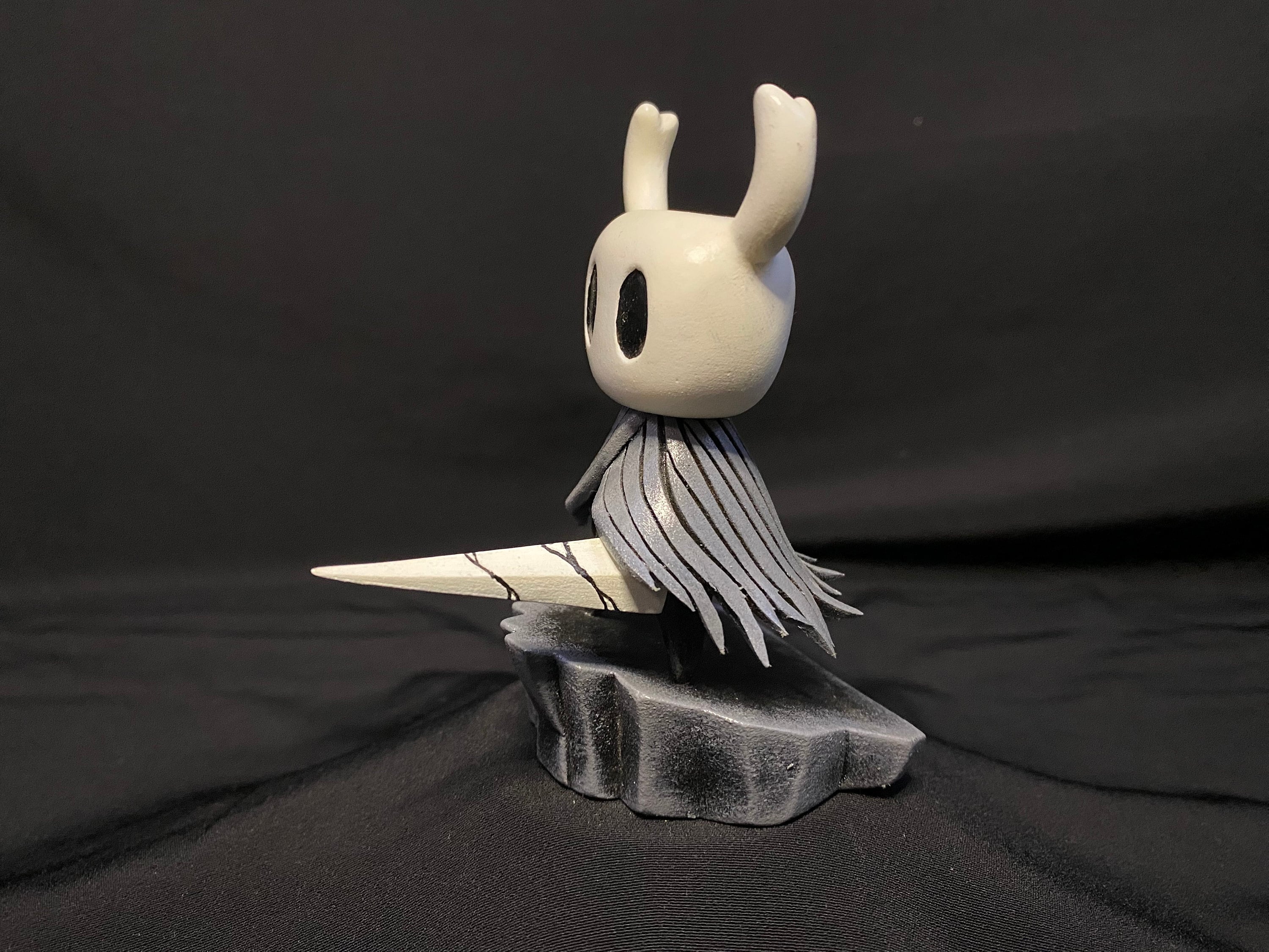Figurine Hollow Knight – Le Chevalier – Statue 28 Cm – PVC – Jeu Vidéo – Neuf