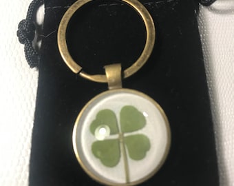 Authentic, real 4-leaf clover included in a key ring (Symbol of luck, Gifts, Birthday, Holidays)