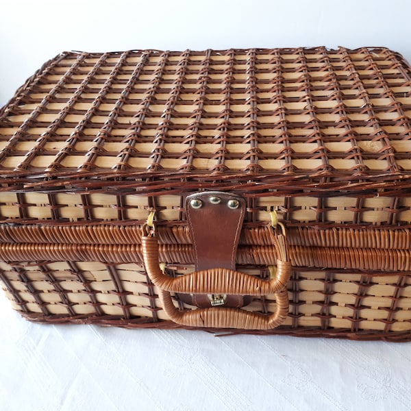 Large Vintage Wicker Picnic Basket Box
