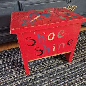 Vintage-Volkskunst-Schuhputz-Fußhocker oder Rest-Holzkiste