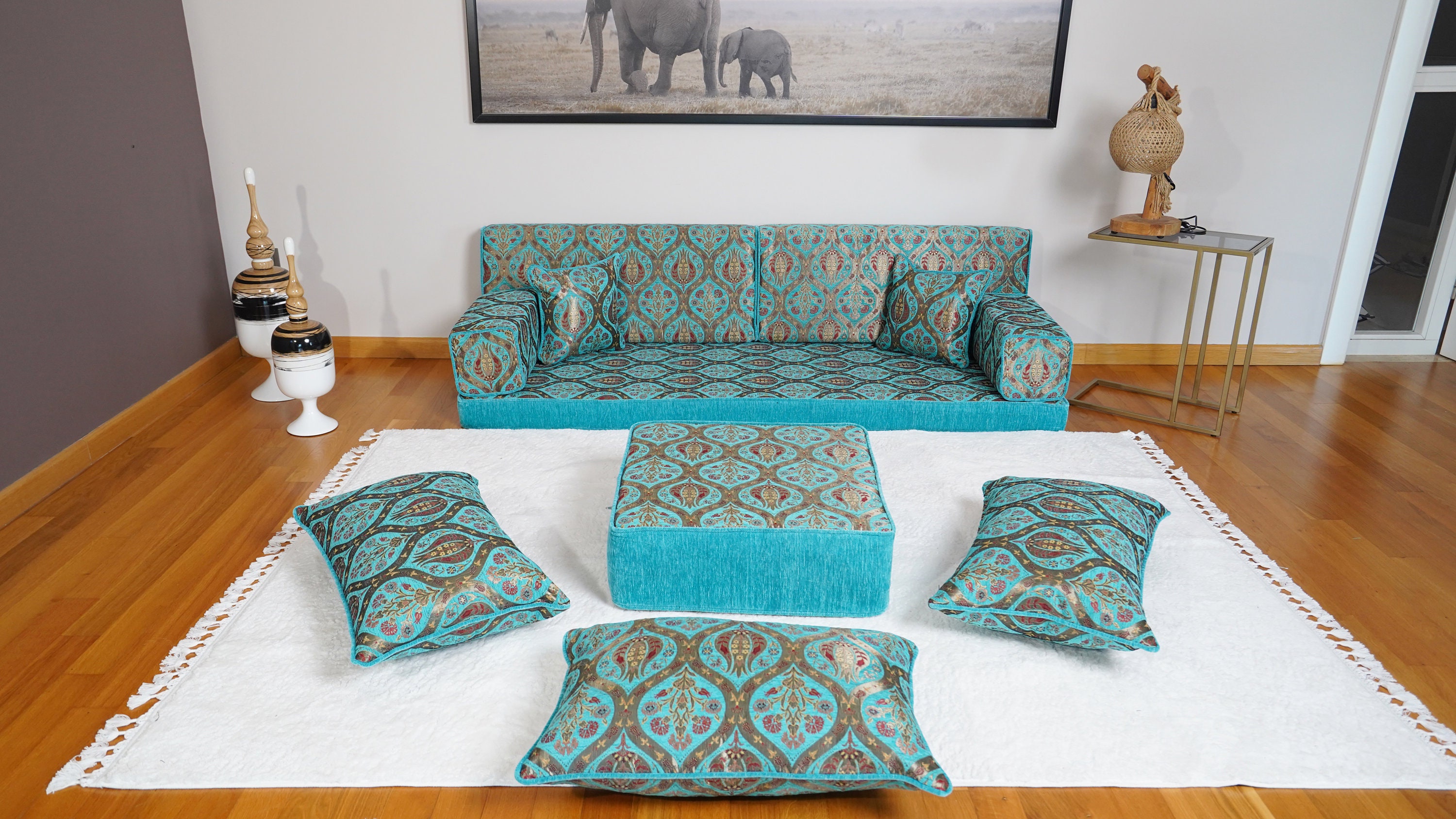 Diwan cot round pillows online