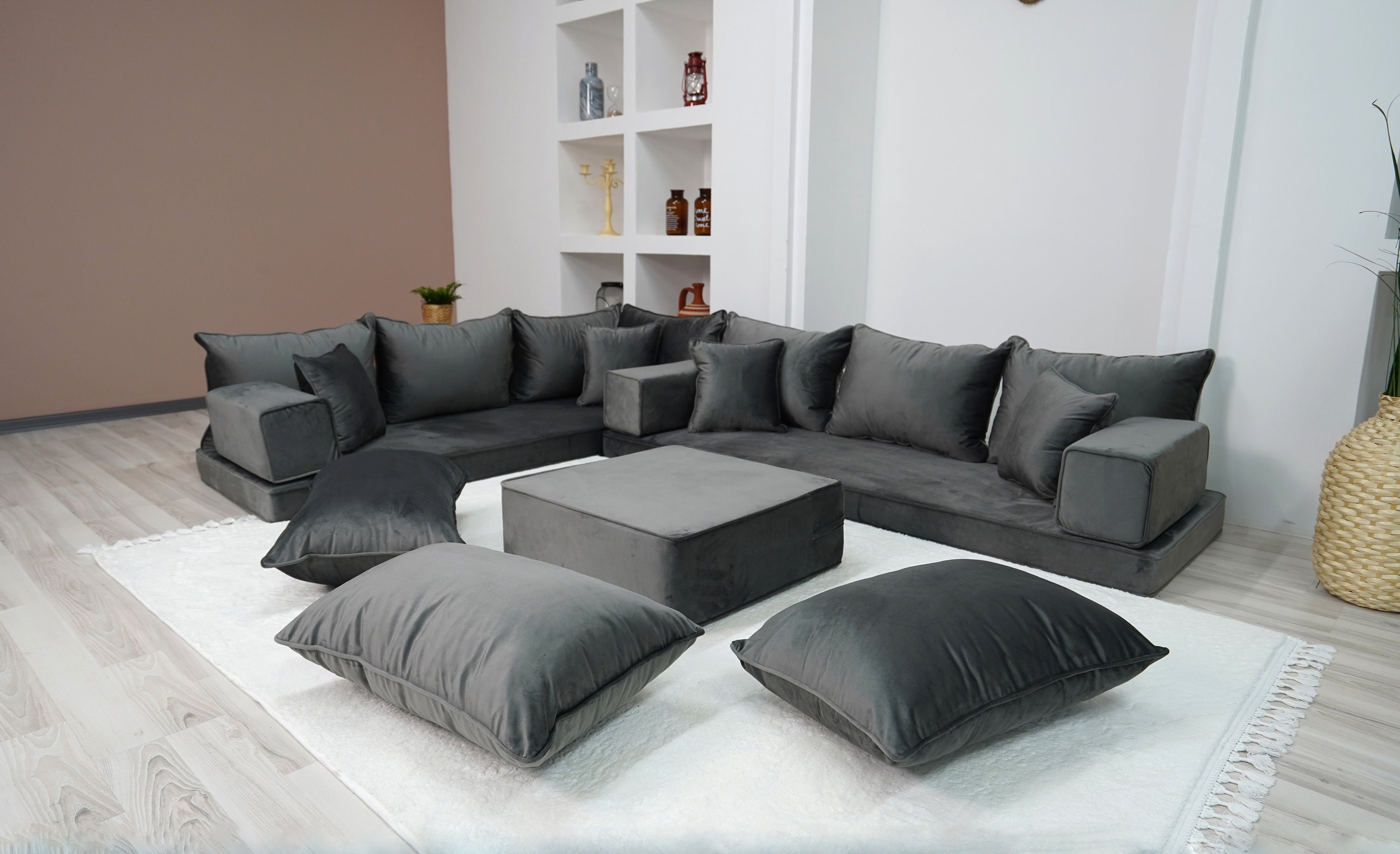 Cojines para la sala  Living room decor colors, Decor home living room,  Black couch living room decor