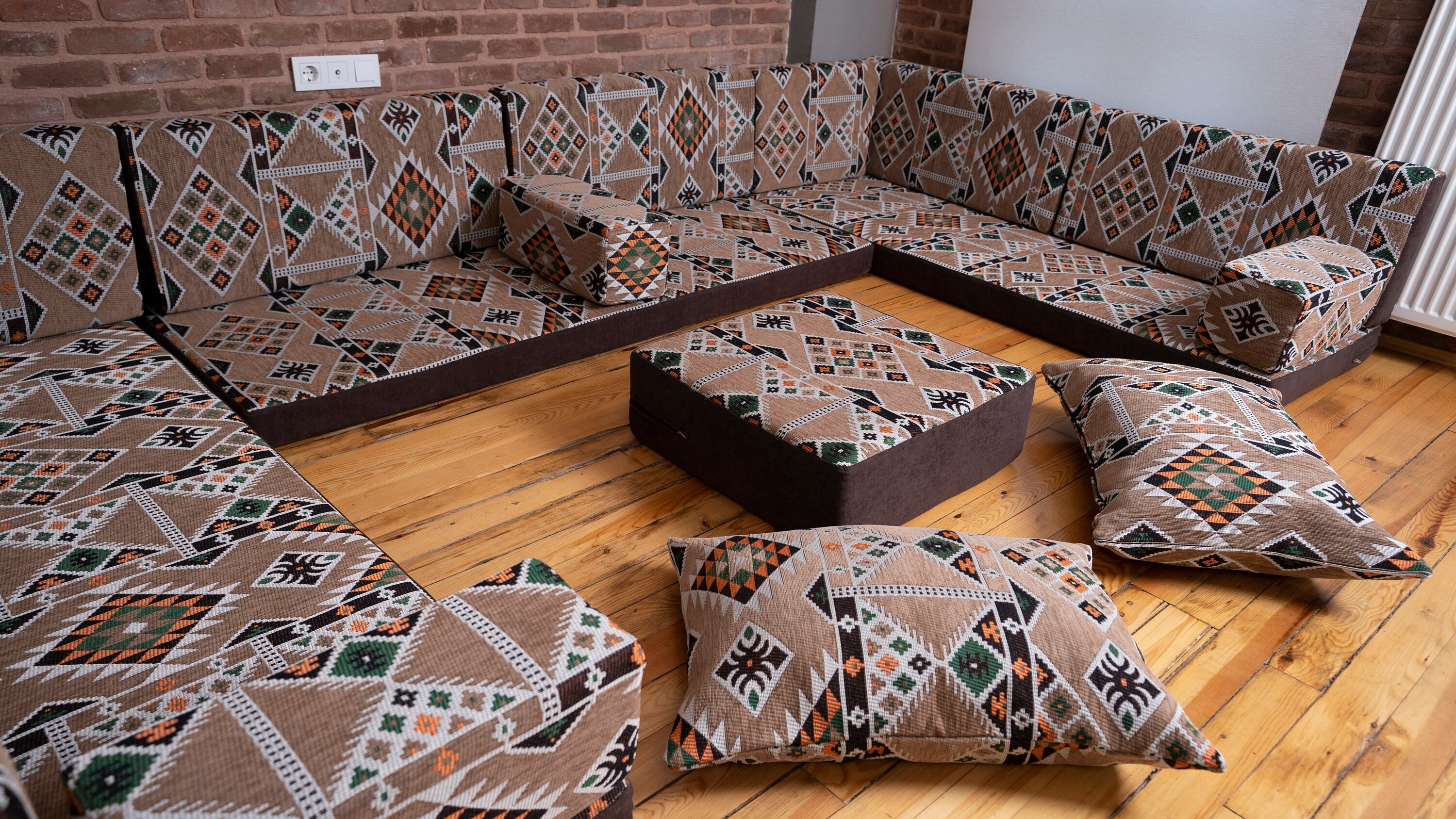 Traditional Brown U Shaped Arabic Sofa Set Handmade Livingroom
