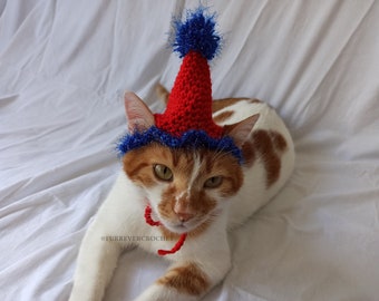 Chapeau d'anniversaire rouge et bleu marine pour chats et chiens, chapeau de fête au crochet pour animaux de compagnie, accessoire de photo d'anniversaire pour chats et chiens, chapeau de célébration à pompon